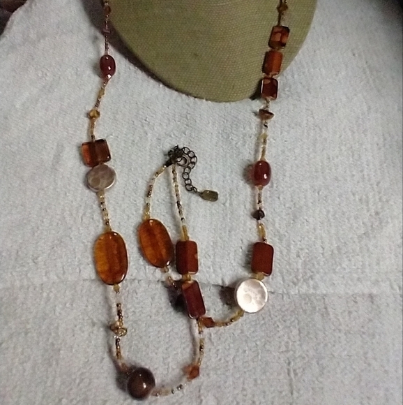 Long faux amber brown orange beaded necklace - Picture 6 of 6